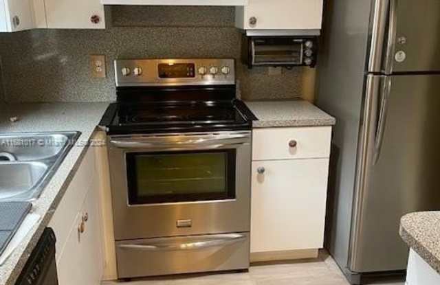 807 W Oakland Park Blvd - 807 West Oakland Park Boulevard, Oakland Park, FL 33311
