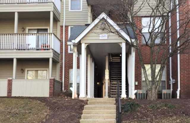 Beautifully Maintained 1 Bedroom 1 Bathroom Top-Floor Condo In Much Sought After Penderbrook Square photos photos