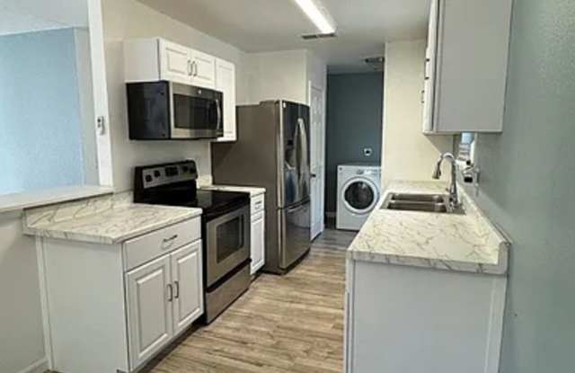 Charming 3BR House in Umatilla photos photos