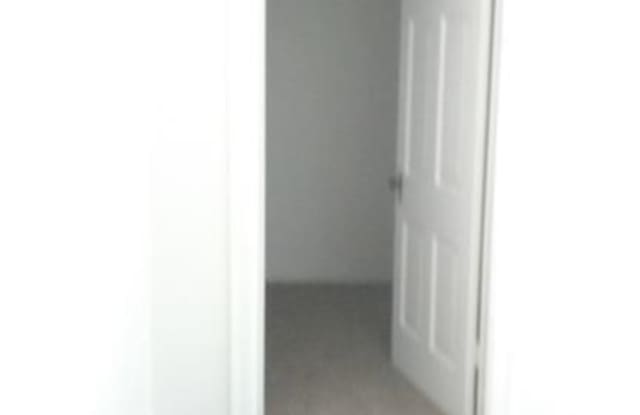 600 Boyett Street Gallery 4