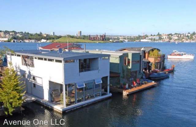 2466 Westlake Avenue North Unit #5 Gallery 2