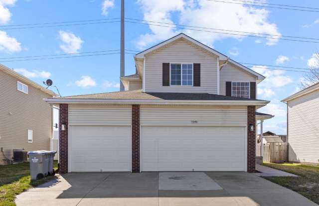 Renter's Dream with Triple Car Garage - 7265 Whitewater Lane, Lincoln, NE 68521