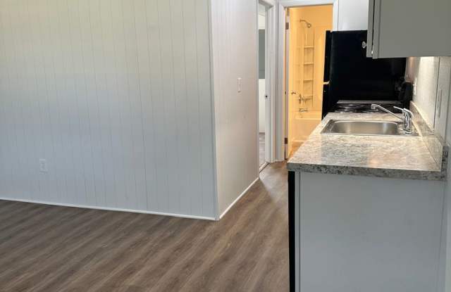 2339 Memorial Ave photos photos