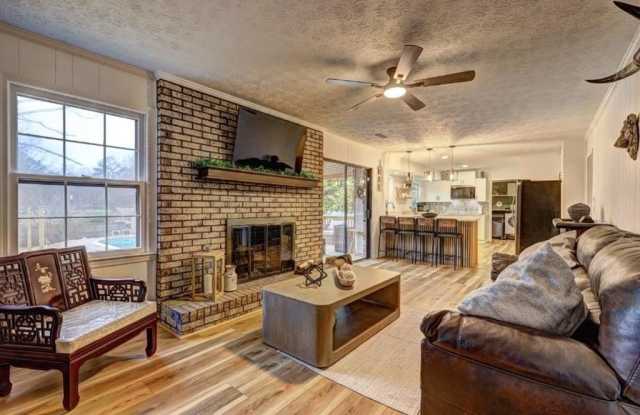457 Castleaire Drive Gallery 2