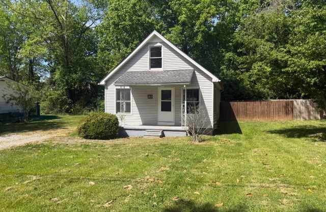 Charming 2-Bedroom Home with Fenced Yard + Covered Back Porch in the Heart of Cookeville photos photos