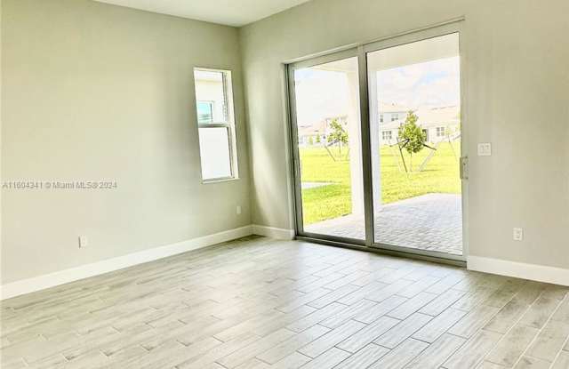 5461 Empire Drive Gallery 3