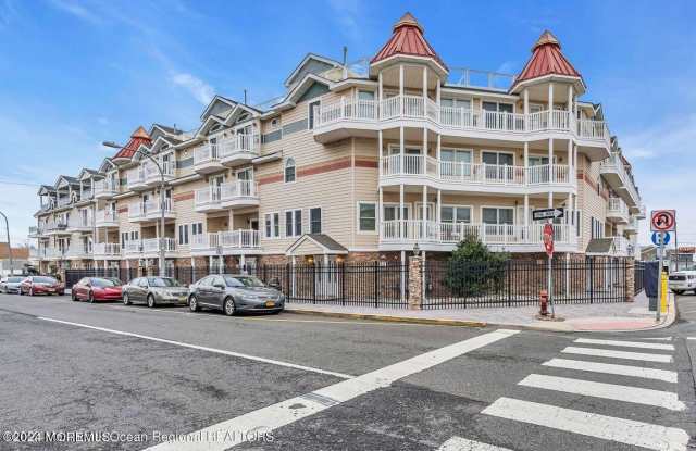 21 Blaine Avenue unit: 11 photos photos
