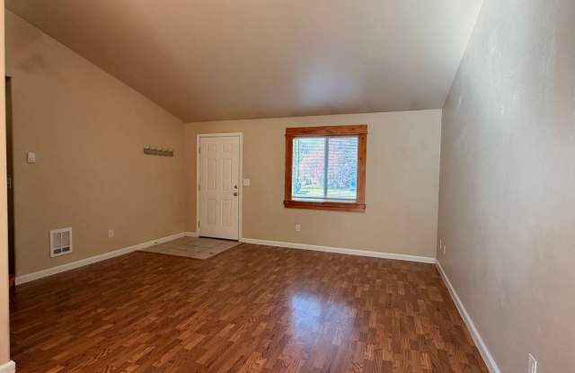 CHECK OUT THIS COMFORTABLE SINGLE-LEVEL HOME IN SW REDMOND! Gallery 4