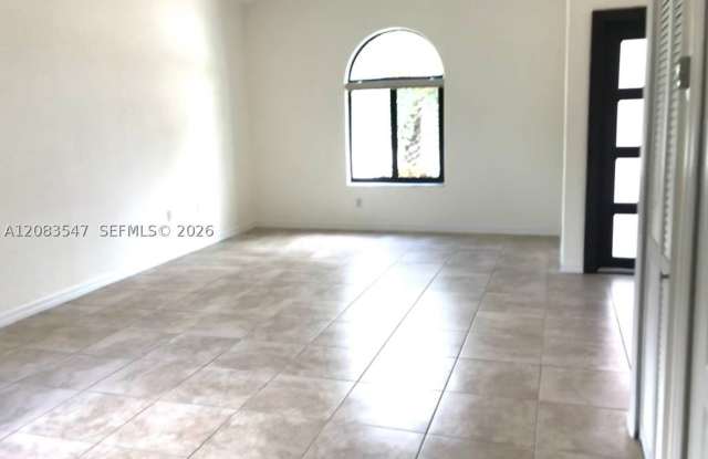 4400 SW 164th Path Gallery 4