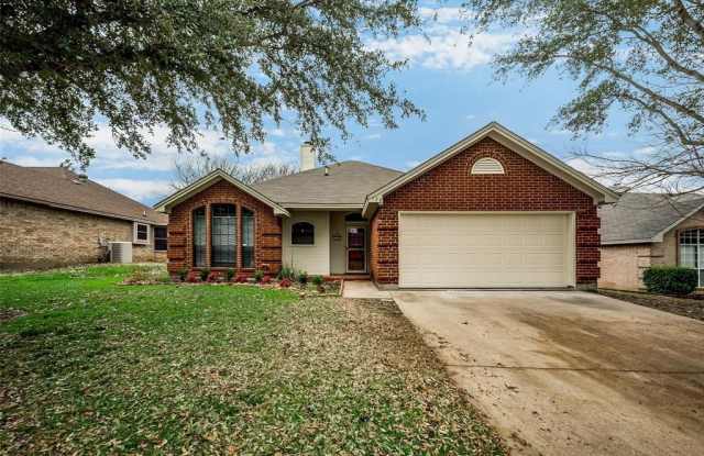728 Nicole Drive - 728 Nicole Drive, Burleson, TX 76028