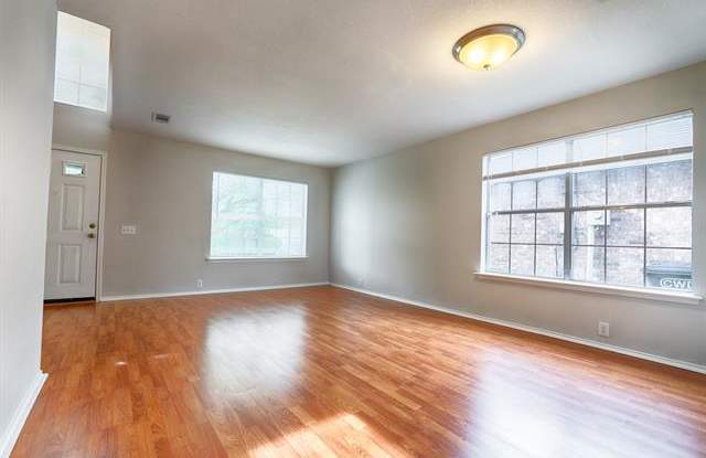208 Lochwood Drive Gallery 3