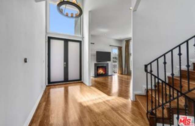 6852 Woody Trail Gallery 4