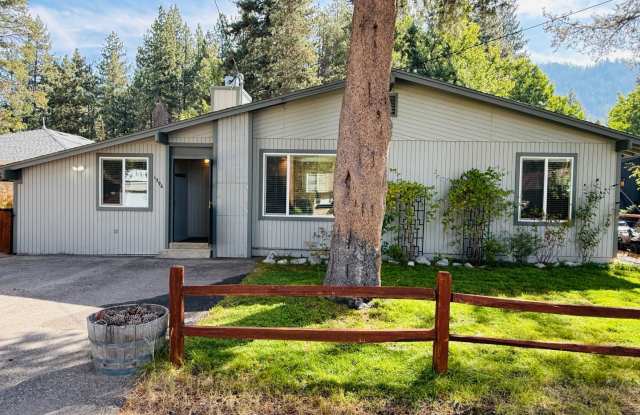 Beautiful 3 bed 1 bath house for rent in South Lake Tahoe Gallery 1