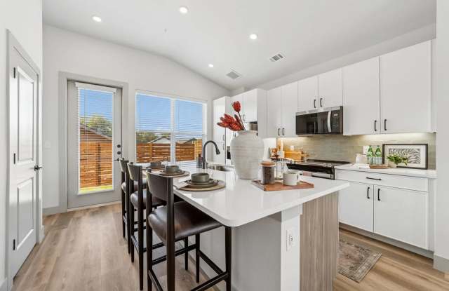 4515 Bluebonnet Lane Gallery 3
