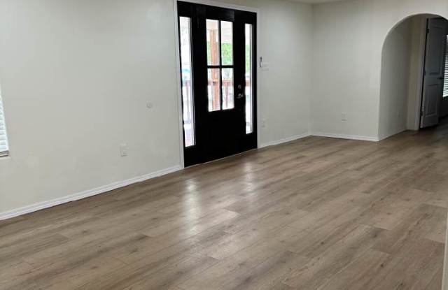 119 Ebony Avenue Gallery 3