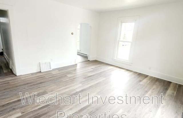 931 1/2 W Wayne St Gallery 2