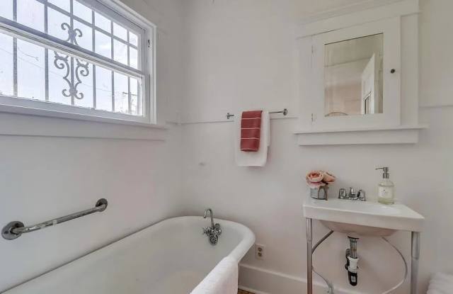 513 Dewey St - 513 Dewey Street, San Diego, CA 92113