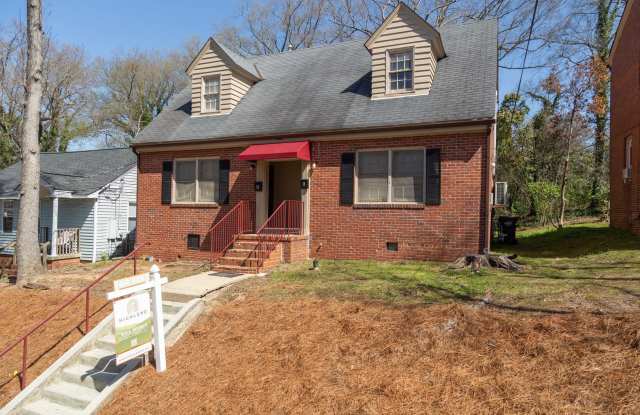 Spacious 1 Bedroom Duplex in Trinity Park, blocks from Duke! - Renovated & Pet Friendly photos photos