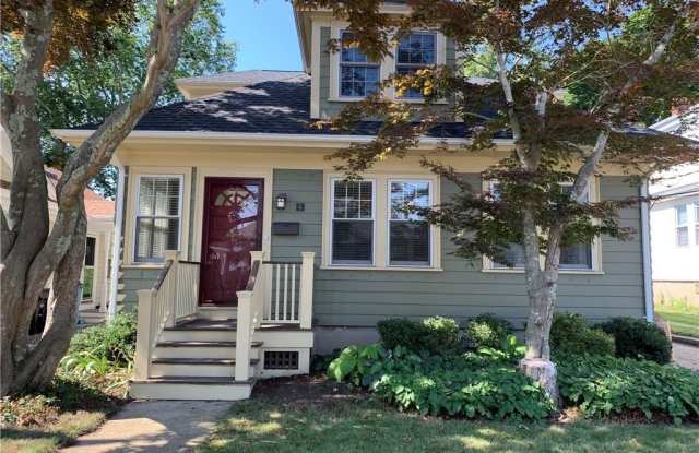 4 Boughton Road - 4 Boughton Road, Newport, RI 02840 4 Boughton Road - 4 Boughton Road, Newport, RI 02840