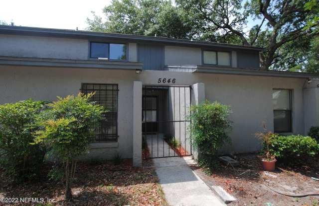 5646 GREATPINE LN N Gallery 3