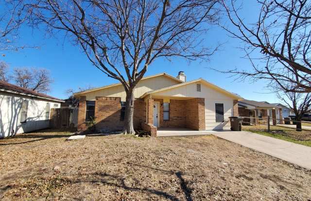 Remodeled 3 bedroom house close to everything on north side AVAILABLE NOW!! photos photos