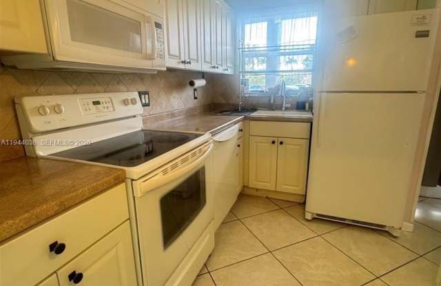 8590 Sunrise Lakes Blvd photos photos