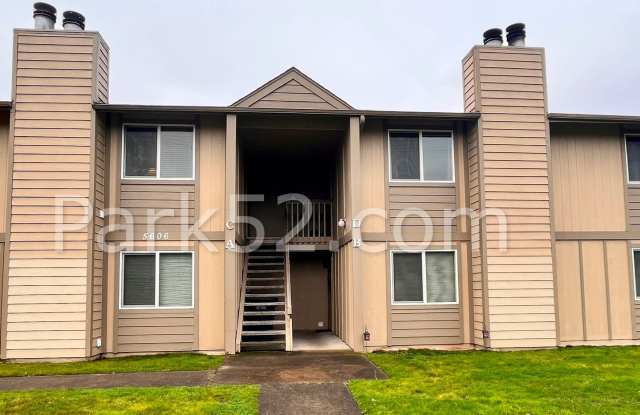 Remodeled 2 Bedroom 1 Bathroom Upper Level Apartment Gallery 2