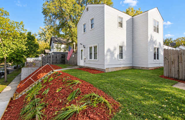 Large 3 Bedroom 2 Bathroom Home in Saint Paul! Gallery 3
