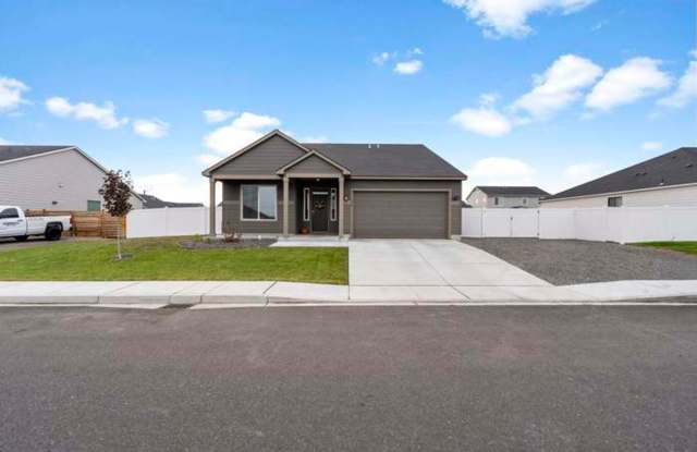 Welcome to 308 Ruby Ave — RENTAL SPECIAL — $500 OFF FIRST MONTH’S RENT! photos photos