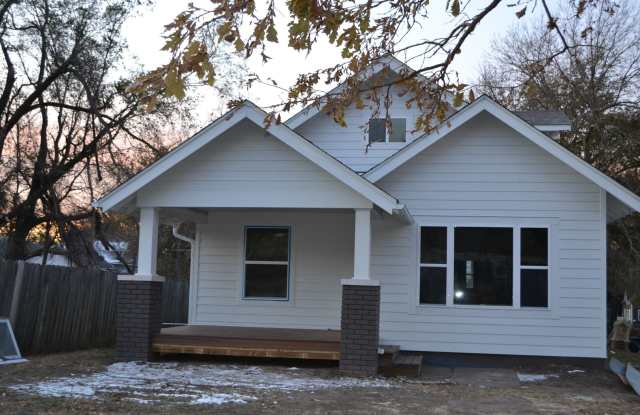Remodeled 3-4 bedroom, open floor plan, Newer windows, roof, siding, gutters, flooring, paint, blinds and more!!! photos photos