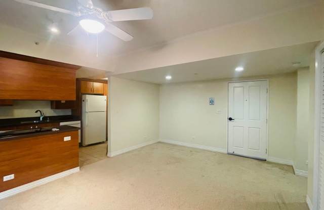 Rarely available 1-bedroom 1-bath condo in 21 Craigside Gallery 3