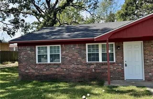 704 Oak Hill  ST Unit #A - 704 South Oak Hill Street, Siloam Springs, AR 72761