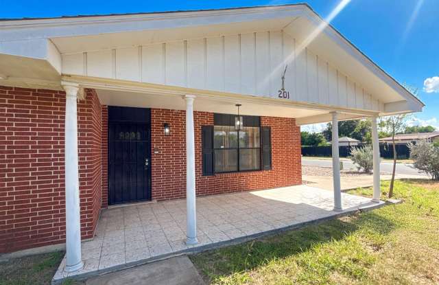 201 Gumwood Ln Gallery 3