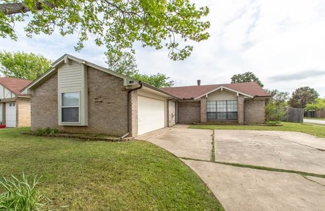 2300 Brookdale Drive - 2300 Brookdale Drive, Arlington, TX 76014