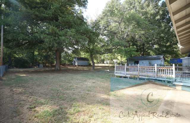 Recently Renovated 3 Bed Home with Workshop & Fenced Yard Gallery 4