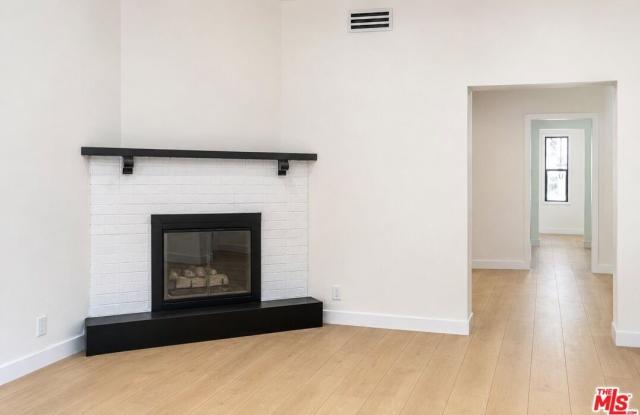 6132 Whitsett Ave Gallery 4