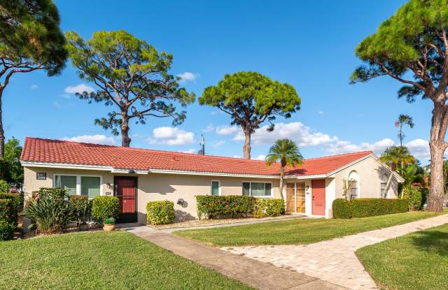 Charming furnished 2-Bed, 2-Bath Condo in 55+ Community near Siesta Key Gallery 1