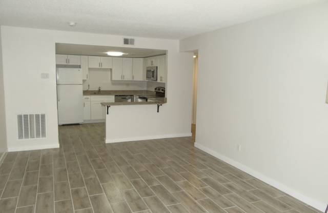 1 bed / 1 bath condo with a bonus den photos photos