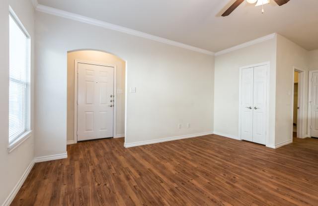 Great 3 bed/2 bath Home Backing onto Holland Park Recreation Area/Trail!! Gallery 4