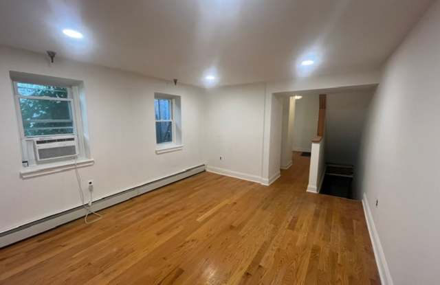 2 Bed Condo in Graduate Hospital Gallery 4