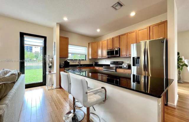965 NE 193rd Ter Gallery 3