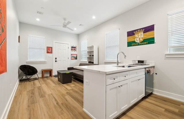 Cozy 2 Bedroom, 1 Bath Apartment Gallery 2