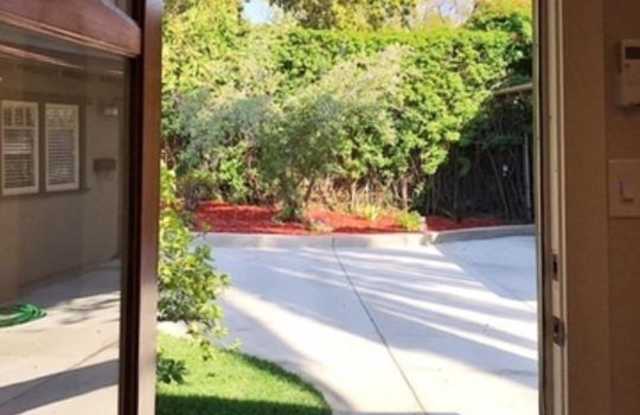 390 East ALTADENA Drive Gallery 2