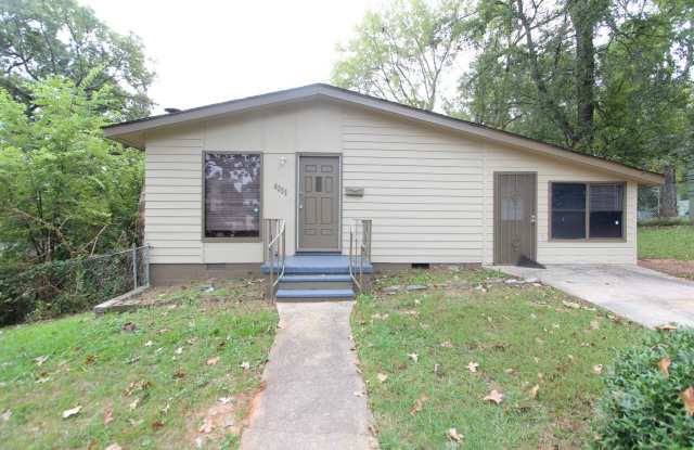 New On The Market! 3 Bedroom 1 Bath + Large Den. Get to it Fast!! photos photos