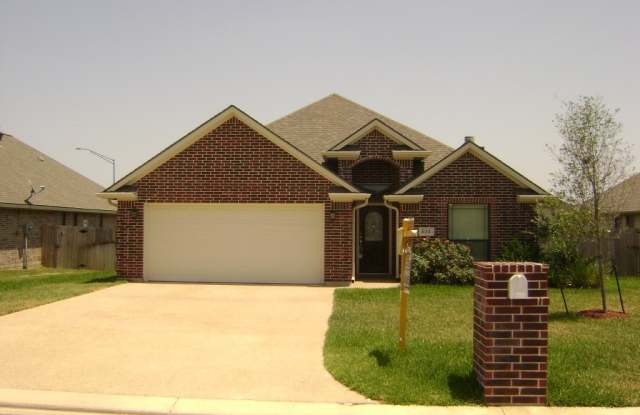 College Station - Large 4 bedrooms / 2.5 baths with garage and fenced yard!! photos photos