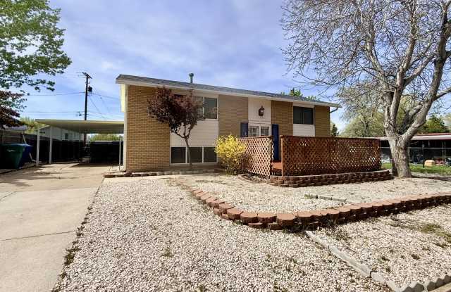 1021 N 925 E photos photos