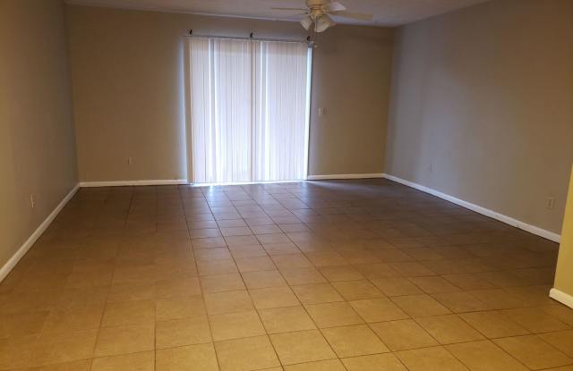 Townhome Near the Beach, In the Heart of PCB! *SPECIAL: 1/2 OFF 1st Month's Rent* + *Military Incentive!* Gallery 4