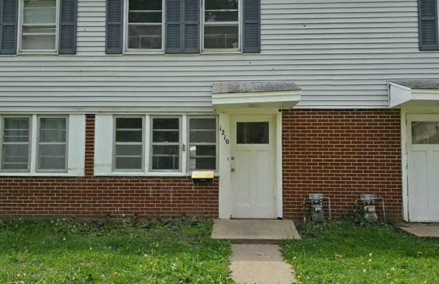 $900 - 2 Bed 1 Bath Town Home photos photos