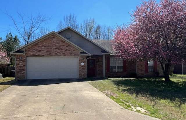 Introducing a charming 3-bedroom, 2-bathroom house located in the desirable area of Russellville, AR. photos photos