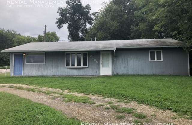 2600 SE Adams - 2600 Southeast Adams Street, Topeka, KS 66605